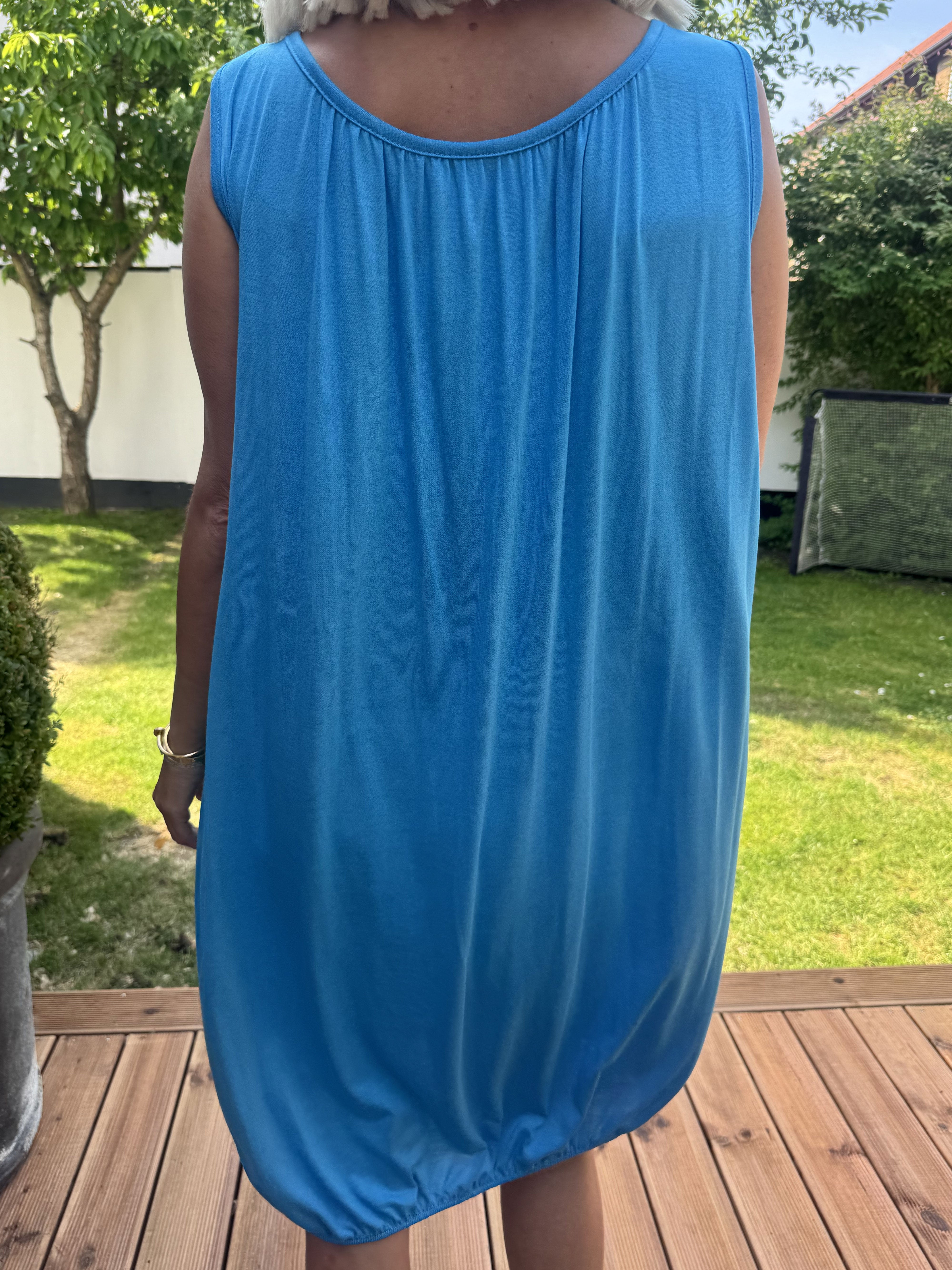 Miracle Sleeveless Dress - Basis kjole i viskose med elastik forneden